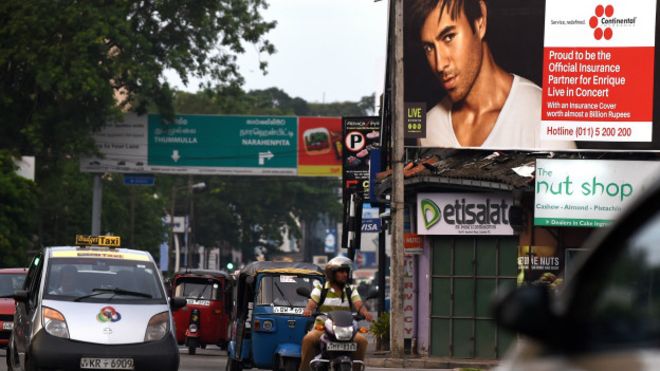 Por qué el presidente de Sri Lanka quiere castigar con latigazos a los organizadores de un concierto de Enrique Iglesias