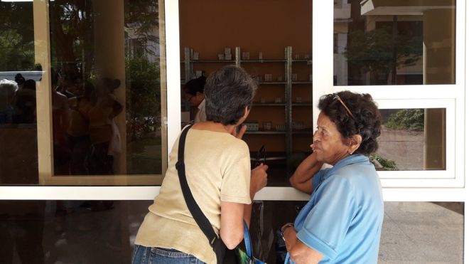 La odisea para comprar medicamentos en las farmacias estatales de Cuba