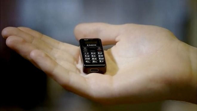 &quot;Más pequeño que tu pulgar y más liviano que una moneda&quot;: así es Zanco, el celular más diminuto del mundo