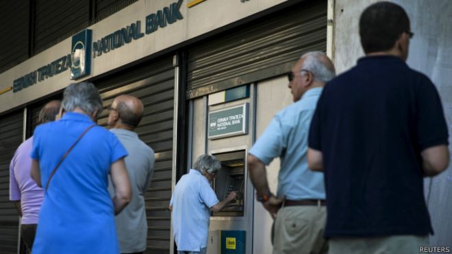 Crisis de Grecia: los bancos no abrirán el lunes pese al balón de oxígeno del Banco Central Europeo