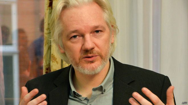 Fiscalía sueca retirará cargos de agresión sexual contra Julian Assange