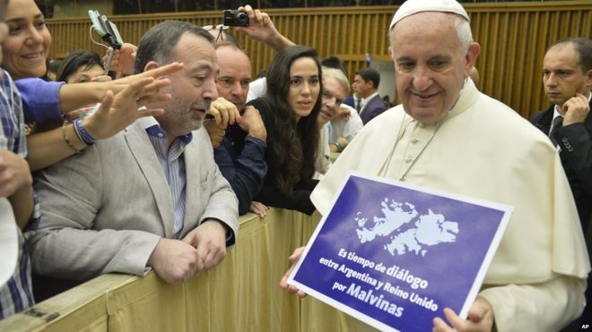 La polémica foto del Papa Francisco sobre Malvinas / Falklands