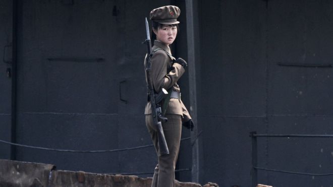 &quot;Dejábamos de tener la menstruación&quot;: la dura vida de las mujeres en el ejército de Corea del Norte