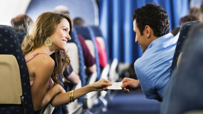 ¿Qué puede ocurrir si te descubren teniendo sexo en un avión?