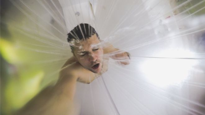 ¿Tienen las duchas frías beneficios para la salud?