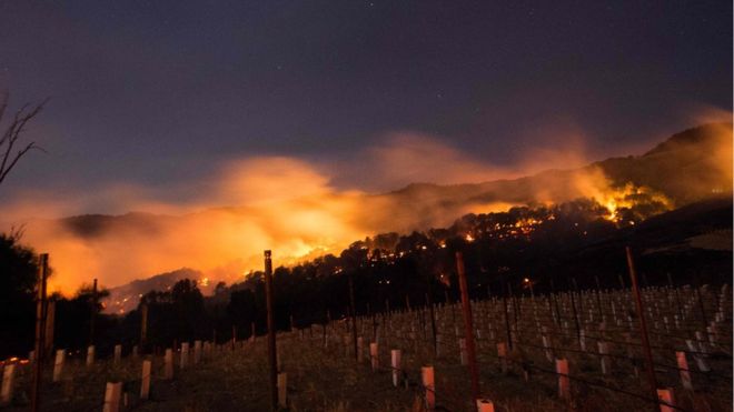 Estados Unidos: voraces incendios en California causan al menos 11 muertos