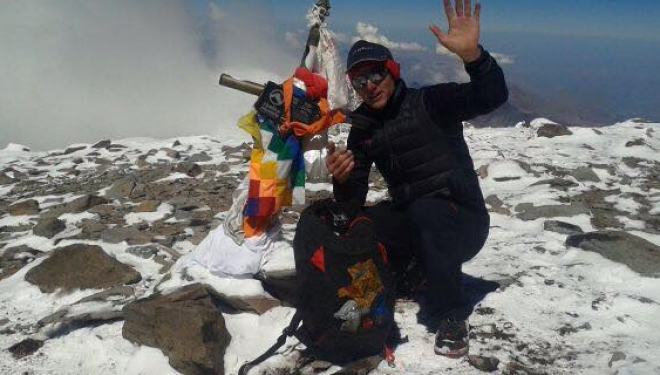 Andinista ecuatoriano rompe récord en el Aconcagua