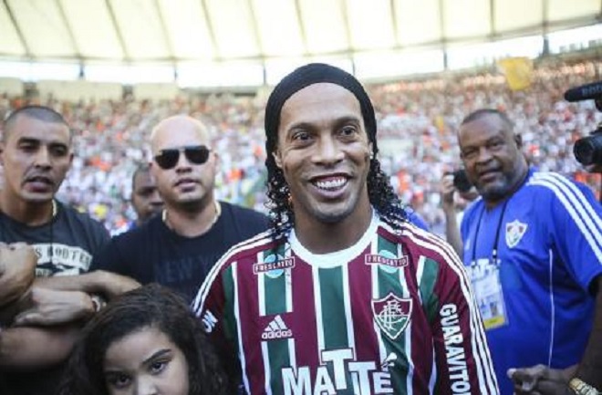 El Fluminense presenta a Ronaldinho Gaúcho en un Maracaná repleto
