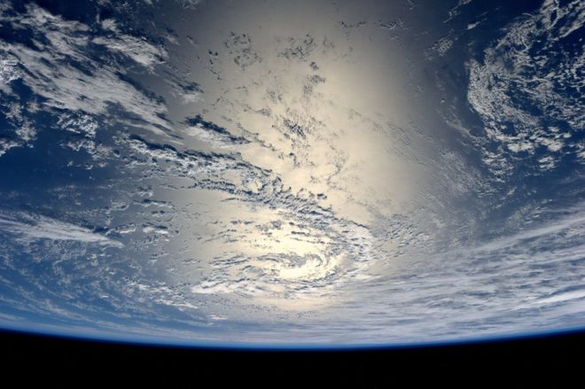 ¿Qué pasaría si la Tierra rotara en la dirección opuesta?