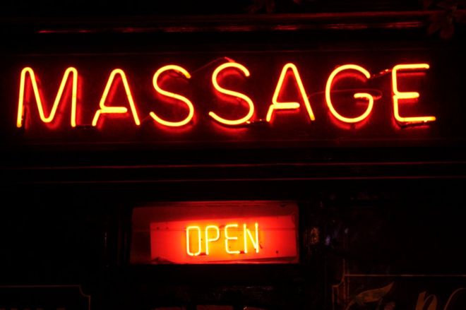 El suicidio que dejó al descubierto el negocio clandestino tras unos salones de masaje en Londres