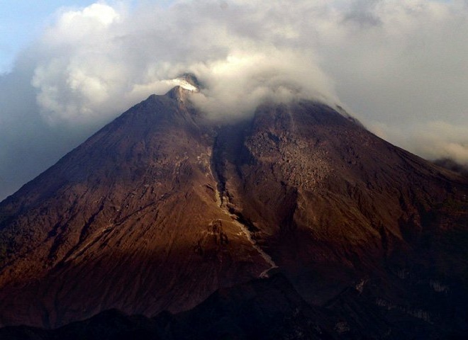 Volcán Reventador mantiene actividad eruptiva &quot;alta&quot;