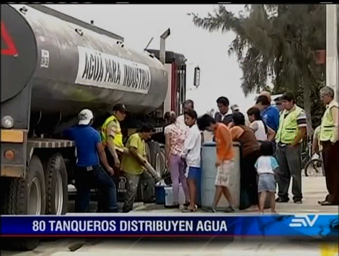 80 tanqueros buscan contrarrestar desabastecimiento de agua en Santa Elena