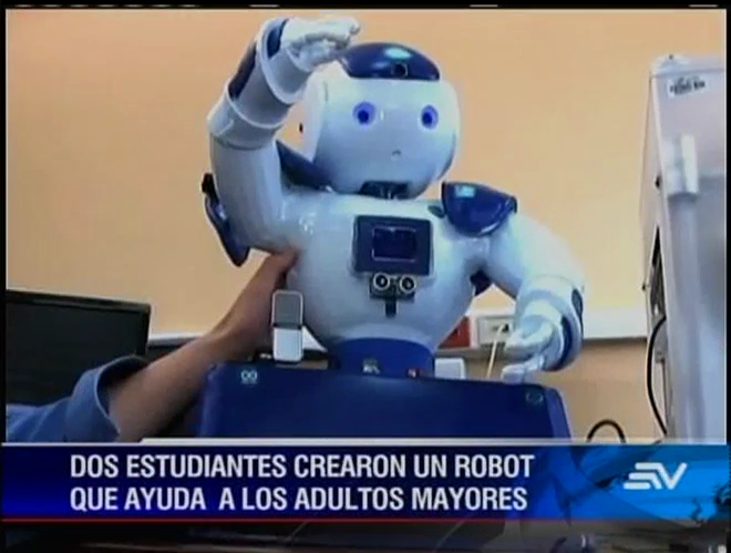 Jóvenes ecuatorianos crean robot que ayuda a adultos mayores