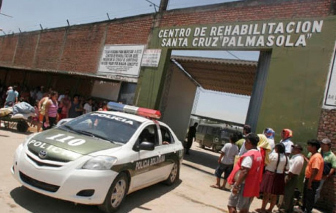 Seis muertos deja requisa policial en penal de Bolivia