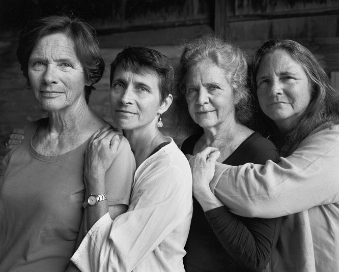 (VIDEO) Estas hermanas se fotografiaron juntas cada año durante 4 décadas