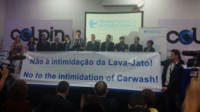 Fiscales brasileños ganan premio de Transparencia Internacional por caso Lava Jato