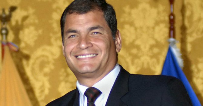 Rafael Correa se autodefine como “borrego” en las redes sociales