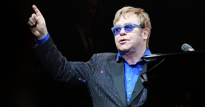 Elton John convoca a los medios para anunciar su futuro
