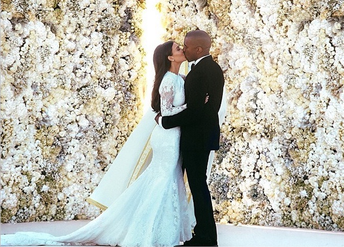 Beso de Kim Kardashian, la imagen con más &quot;likes&quot; en Instagram en 2014