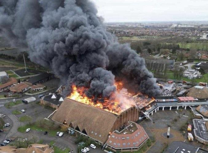 Voraz incendio destruyó un coliseo de básquet en Francia