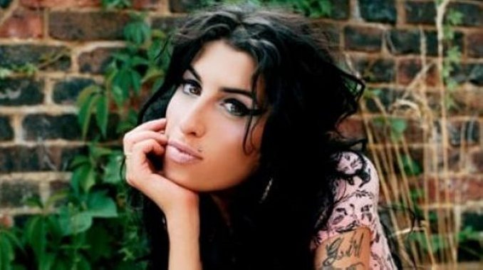 Hoy se cumplen dos años sin la voz de Amy Winehouse
