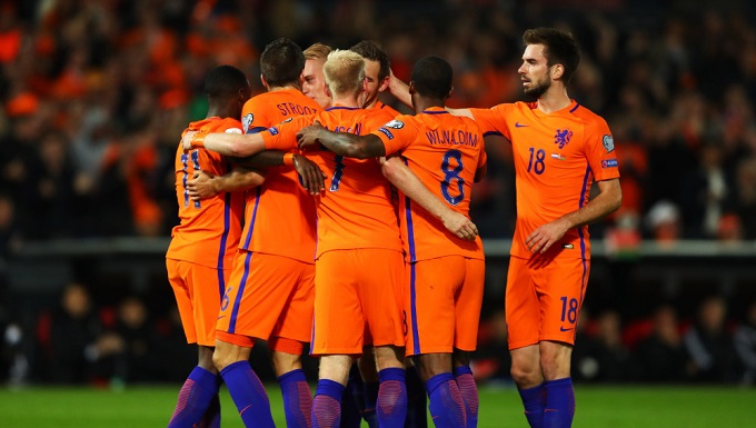 Holanda inicia la Eurocopa con goleada