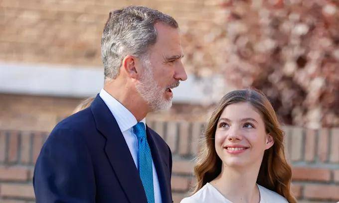 El rey Felipe de España le otorga su primer papel institucional a su segunda hija, la infanta Sofía