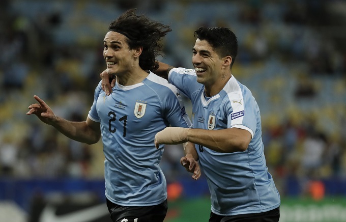 Uruguay le gana a Chile, y se queda con el Grupo C