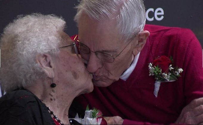 (VIDEO) La pareja que cumplió 81 años de casada
