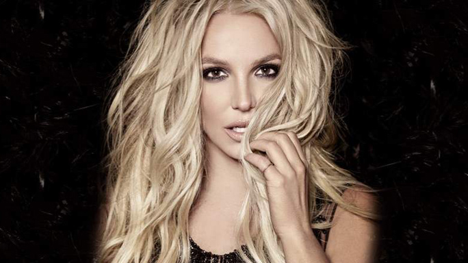 Britney Spears hace topless y es furor en las redes