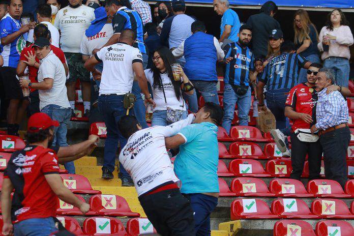 Sube a 26 cifra de heridos tras riña en estadio de fútbol en centro de México