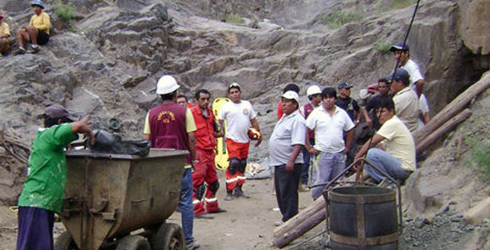 Mineros atrapados en un socavón tras avalancha en Perú