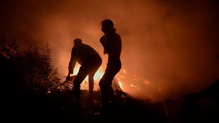 Balance de muertos por incendios aumenta a 45 en Portugal y España