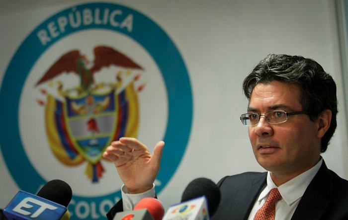 &quot;El alcohol es más peligroso que la marihuana&quot;, dice ministro de Colombia