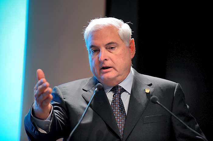 Empresario acusa de corrupto al expresidente Martinelli, que lo desmiente