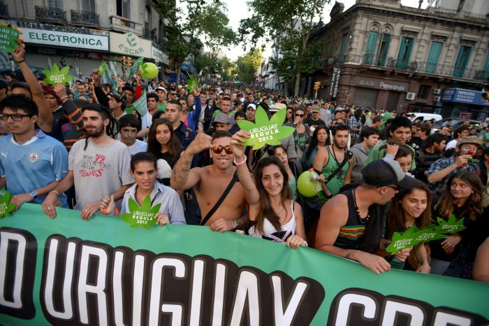 Venta de marihuana en farmacias de Uruguay está pendiente de licitación