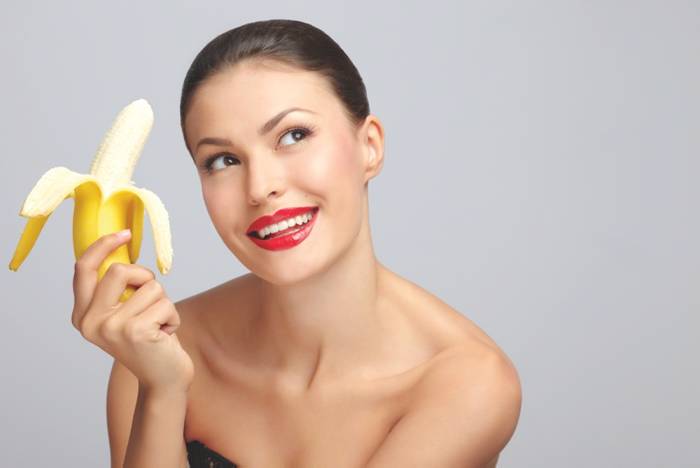 China prohíbe videos en internet de gente comiendo bananas de forma seductora