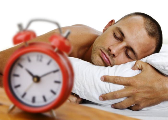 Dormir de día aumentaría el riesgo de muerte, según estudio