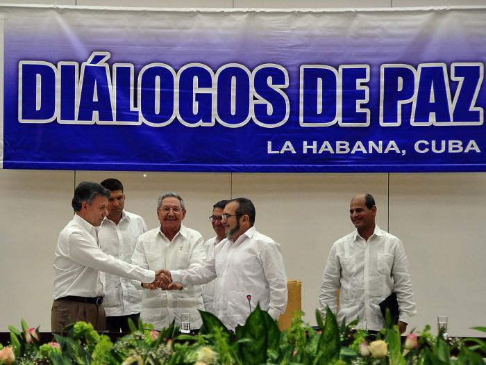 Alto al fuego con las FARC pone la paz al alcance de la mano