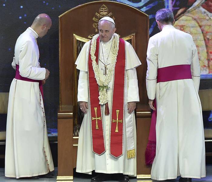 El papa concluyó su viaje a Filipinas celebrando misa ante millones de fieles