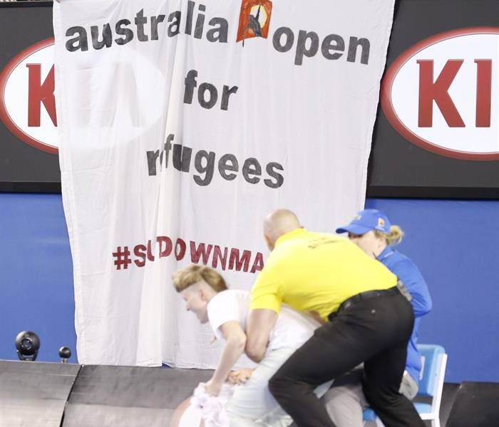 Final masculina de Melbourne perturbada por militantes de derechos de refugiados