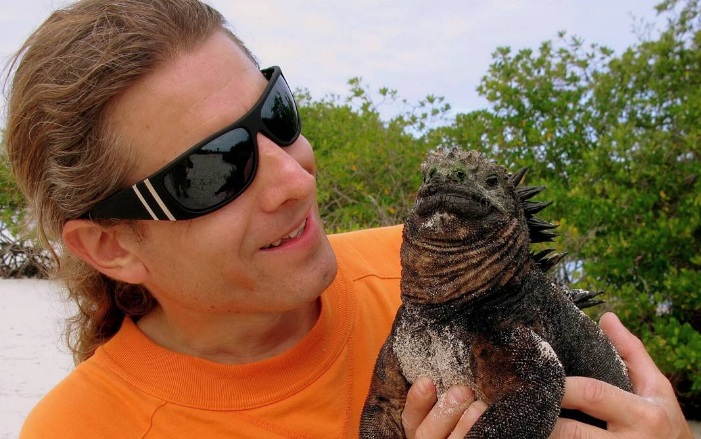 Parque Nacional Galápagos se pronuncia por fotos de turista con especies protegidas