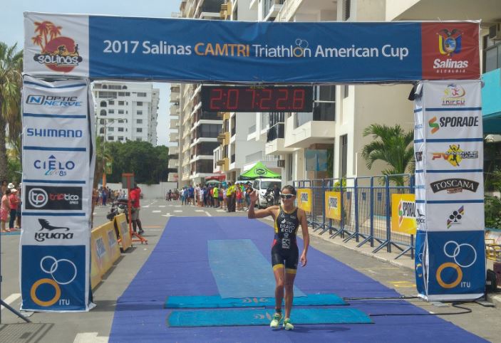 Elizabeth Bravo gana medalla de plata en Panamericano de Triatlón