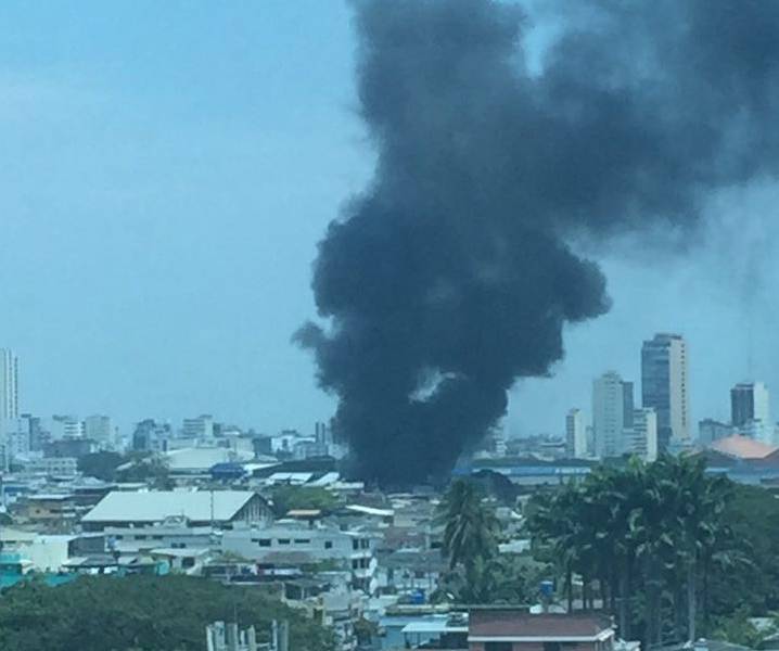 Se registra incendio en Polideportivo de la Federación del Guayas