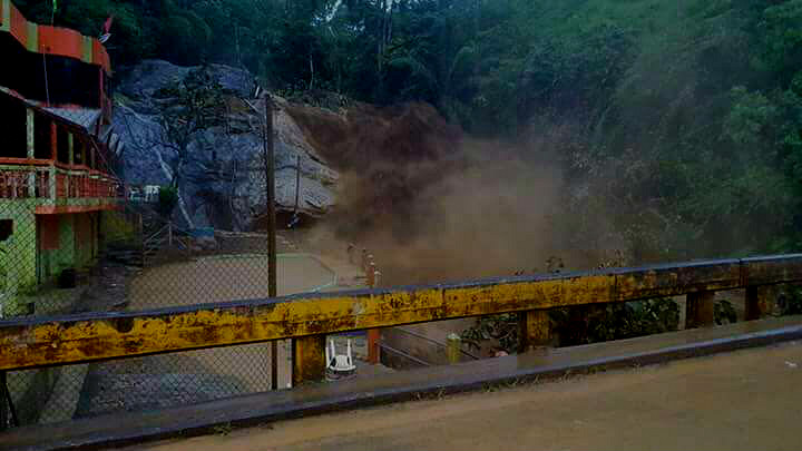 El balneario de Balsampamba, en Bolívar, colapsa debido a la fuerza del invierno