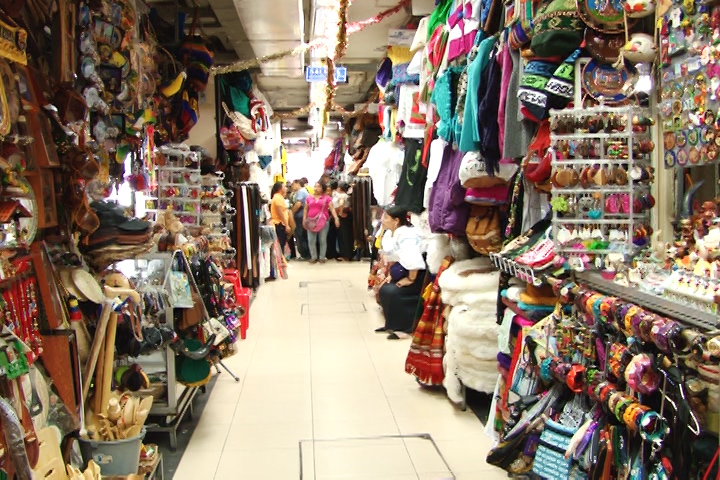 El Mercado Artesanal, un lugar para llevarse un pedacito de Ecuador