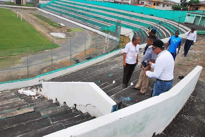 Estadios de Manabí y Esmeraldas aún presentan secuelas por sismo de 2016