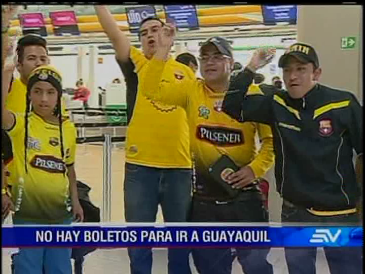 Hinchas quiteños de Barcelona con boleto en mano intentan llegar a Guayaquil