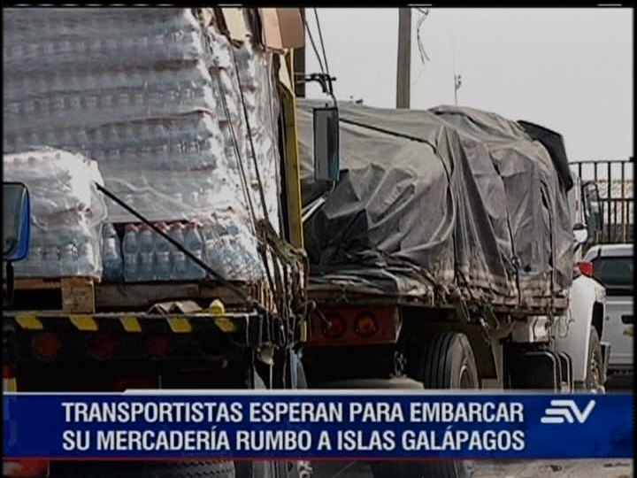 Decenas de transportistas a la espera de poder enviar productos a Galápagos