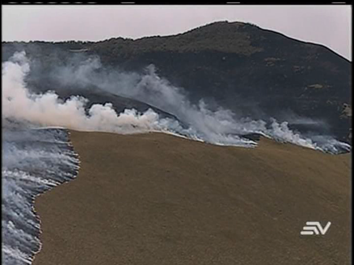 Incendio en reserva Mojanda ha consumido hasta ahora 440 hectáreas
